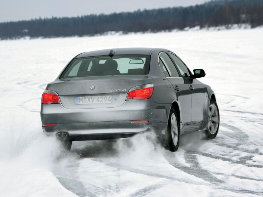  BMW 530xi Sedan 2005 года  (фото 2 из 13)
